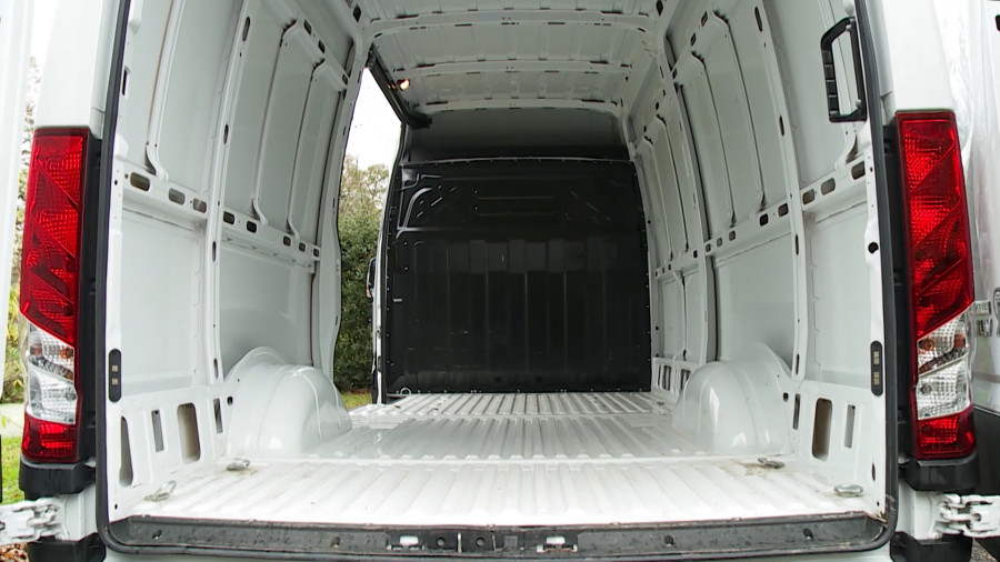 Iveco Daily - 3.0 Extra High Roof Van 4100L WB