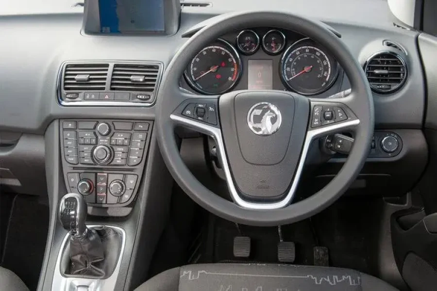 Volkswagen Transporter - 100kW 70kWh Commerce Plus Van Auto