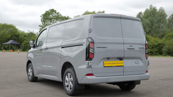 Ford Transit Custom - 2.5 PHEV 232ps H1 Multicab Limited Auto