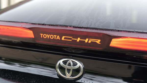 Toyota C-Hr - 1.8 Hybrid Design 5dr CVT [Pan Roof]